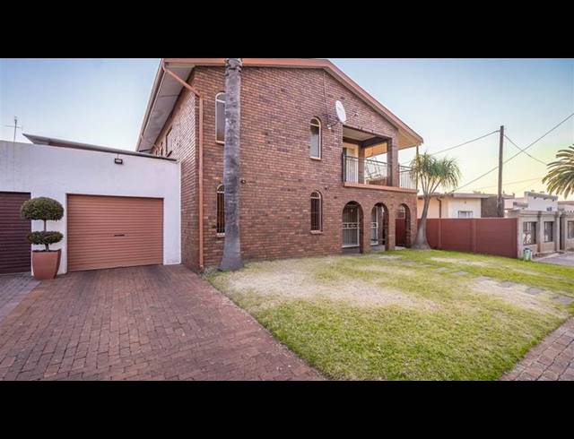 6 BEDROOM HOUSE FOR SALE IN LAUDIUM
